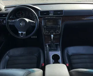 Autovermietung Volkswagen Passat Nr.13255 Automatisch am Flughafen von Tirana, ausgestattet mit einem 2,0L Motor ➤ Von Johanes in Albanien.