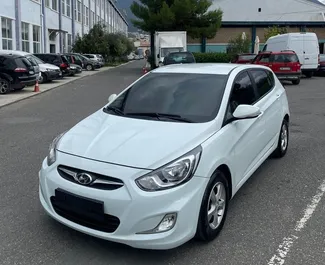 Frontansicht eines Mietwagens Hyundai Accent Blue in Durres, Albanien ✓ Auto Nr.11534. ✓ Automatisch TM ✓ 0 Bewertungen.