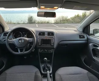 Volkswagen Polo 2018 zur Miete verfügbar in Rafailovici, mit Kilometerbegrenzung unbegrenzte.