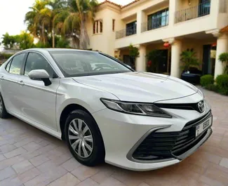 Frontansicht eines Mietwagens Toyota Camry in Dubai, VAE ✓ Auto Nr.13333. ✓ Automatisch TM ✓ 0 Bewertungen.