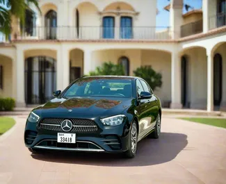 Frontansicht eines Mietwagens Mercedes-Benz E350 in Dubai, VAE ✓ Auto Nr.13467. ✓ Automatisch TM ✓ 0 Bewertungen.