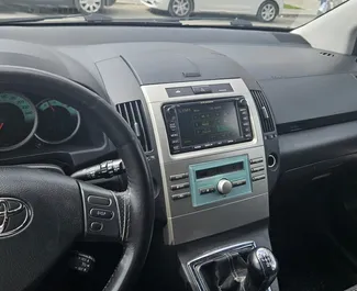 Mietwagen Toyota Corolla Verso 2007 in Albanien, mit Diesel-Kraftstoff und 170 PS ➤ Ab 25 EUR pro Tag.
