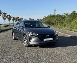 Frontansicht eines Mietwagens Hyundai Ioniq in Batumi, Georgien ✓ Auto Nr.13440. ✓ Automatisch TM ✓ 0 Bewertungen.