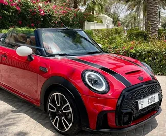 Benzin 1,5L Motor von Mini Cooper 2022 zur Miete in Dubai.