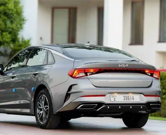 Vermietung Kia K5. Komfort, Premium Fahrzeug zur Miete in VAE ✓ Kaution Einzahlung von 2500 AED ✓ Versicherungsoptionen KFZ-HV.