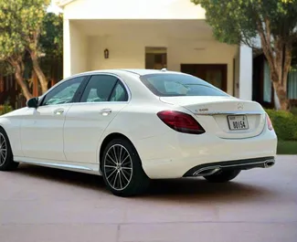Benzin 2,0L Motor von Mercedes-Benz C300 Coupe 2021 zur Miete in Dubai.