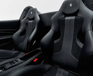 Mietwagen Ferrari F8 Spider 2023 in VAE, mit Benzin-Kraftstoff und 710 PS ➤ Ab 3500 AED pro Tag.