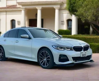 Vermietung BMW 330i. Komfort, Premium Fahrzeug zur Miete in VAE ✓ Kaution Einzahlung von 2500 AED ✓ Versicherungsoptionen KFZ-HV.