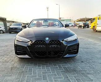Frontansicht eines Mietwagens BMW 430i Cabrio in Dubai, VAE ✓ Auto Nr.13573. ✓ Automatisch TM ✓ 0 Bewertungen.