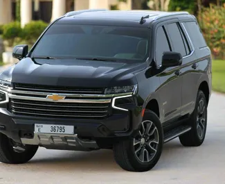 Innenraum von Chevrolet Tahoe zur Miete in VAE. Ein großartiges 8-Sitzer Fahrzeug mit Automatisch Getriebe.