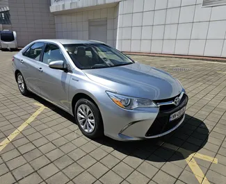 Frontansicht eines Mietwagens Toyota Camry in Batumi, Georgien ✓ Auto Nr.11751. ✓ Automatisch TM ✓ 0 Bewertungen.