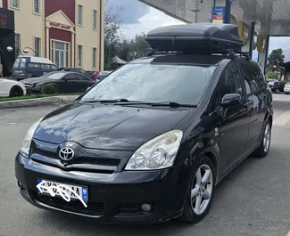 Autovermietung Toyota Corolla Verso Nr.13391 Schaltgetriebe am Flughafen von Tirana, ausgestattet mit einem 55,0L Motor ➤ Von Yachthafen in Albanien.