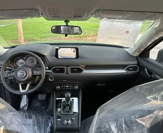 Vermietung Mazda CX-5. Wirtschaft, Komfort, Crossover Fahrzeug zur Miete in VAE ✓ Kaution Einzahlung von 2500 AED ✓ Versicherungsoptionen KFZ-HV.