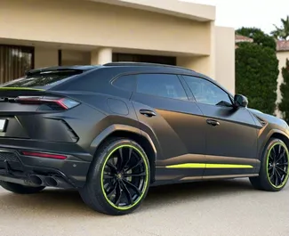 Vermietung Lamborghini Urus. Premium, Luxus, Crossover Fahrzeug zur Miete in VAE ✓ Kaution Einzahlung von 2500 AED ✓ Versicherungsoptionen KFZ-HV.