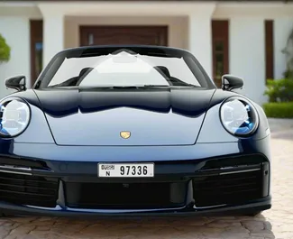 Frontansicht eines Mietwagens Porsche 911 Carrera S Cabrio in Dubai, VAE ✓ Auto Nr.13497. ✓ Automatisch TM ✓ 0 Bewertungen.