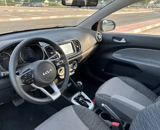 Mietwagen Kia Pegas 2024 in VAE, mit Benzin-Kraftstoff und 95 PS ➤ Ab 80 AED pro Tag.