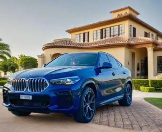 Frontansicht eines Mietwagens BMW X6 in Dubai, VAE ✓ Auto Nr.13451. ✓ Automatisch TM ✓ 0 Bewertungen.