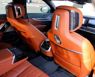 Vermietung BMW 735i. Premium, Luxus Fahrzeug zur Miete in VAE ✓ Kaution Einzahlung von 2500 AED ✓ Versicherungsoptionen KFZ-HV.