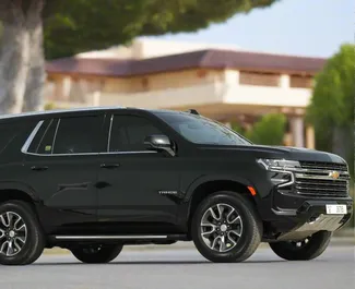 Chevrolet Tahoe 2022 zur Miete verfügbar in Dubai, mit Kilometerbegrenzung unbegrenzte.