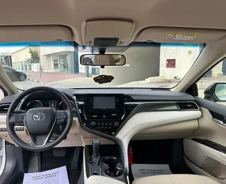 Mietwagen Toyota Camry 2023 in VAE, mit Benzin-Kraftstoff und 206 PS ➤ Ab 180 AED pro Tag.