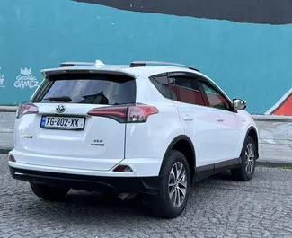 Hybride 2,5L Motor von Toyota Rav4 2016 zur Miete in Batumi.