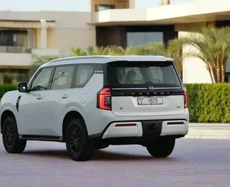 Benzin 5,6L Motor von Nissan Patrol 2025 zur Miete in Dubai.