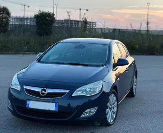 Autovermietung Opel Astra Nr.13177 Schaltgetriebe in Durres, ausgestattet mit einem 1,7L Motor ➤ Von Deni in Albanien.