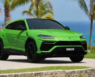 Innenraum von Lamborghini Urus zur Miete in VAE. Ein großartiges 5-Sitzer Fahrzeug mit Automatisch Getriebe.