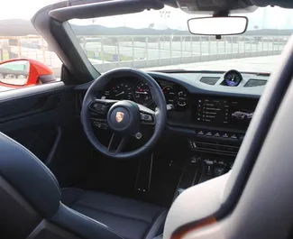 Frontansicht eines Mietwagens Porsche 911 Carrera GTS in Dubai, VAE ✓ Auto Nr.13482. ✓ Automatisch TM ✓ 0 Bewertungen.