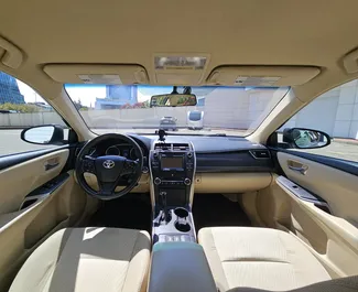 Toyota Camry 2017 zur Miete verfügbar in Batumi, mit Kilometerbegrenzung unbegrenzte.