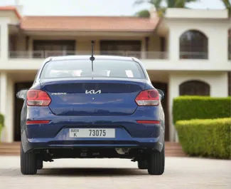 Innenraum von Kia Pegas zur Miete in VAE. Ein großartiges 5-Sitzer Fahrzeug mit Automatisch Getriebe.