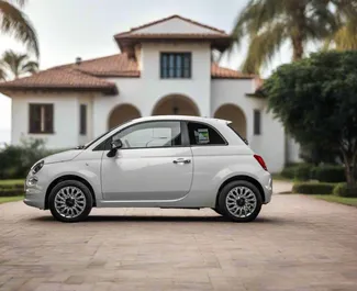 Fiat 500 2024 zur Miete verfügbar in Dubai, mit Kilometerbegrenzung unbegrenzte.