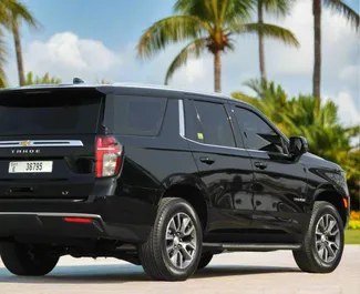 Benzin 5,3L Motor von Chevrolet Tahoe 2022 zur Miete in Dubai.