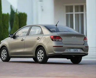 Innenraum von Kia Pegas zur Miete in VAE. Ein großartiges 5-Sitzer Fahrzeug mit Automatisch Getriebe.