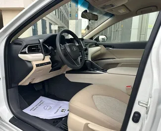 Vermietung Toyota Camry. Komfort, Premium Fahrzeug zur Miete in VAE ✓ Kaution Einzahlung von 2500 AED ✓ Versicherungsoptionen KFZ-HV.