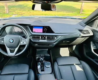 Vermietung BMW 218i. Komfort Fahrzeug zur Miete in VAE ✓ Kaution Einzahlung von 2500 AED ✓ Versicherungsoptionen KFZ-HV.