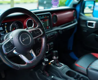 Jeep Wrangler Rubicon 2021 zur Miete verfügbar in Batumi, mit Kilometerbegrenzung 250 km/Tag.