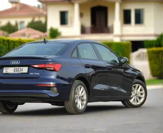 Innenraum von Audi A3 Sedan zur Miete in VAE. Ein großartiges 5-Sitzer Fahrzeug mit Automatisch Getriebe.