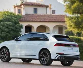 Vermietung Audi Q8. Premium, SUV, Crossover Fahrzeug zur Miete in VAE ✓ Kaution Einzahlung von 2500 AED ✓ Versicherungsoptionen KFZ-HV.