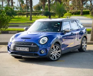 Frontansicht eines Mietwagens Mini Clubman in Batumi, Georgien ✓ Auto Nr.13527. ✓ Automatisch TM ✓ 0 Bewertungen.