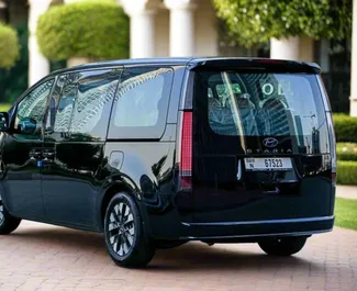 Hyundai Staria 2023 zur Miete verfügbar in Dubai, mit Kilometerbegrenzung unbegrenzte.