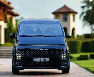 Frontansicht eines Mietwagens Hyundai Staria in Dubai, VAE ✓ Auto Nr.13453. ✓ Automatisch TM ✓ 0 Bewertungen.