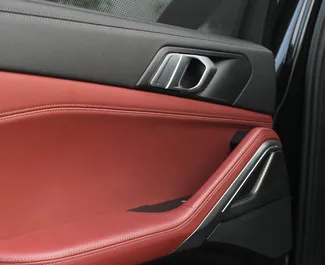Vermietung BMW X6. Premium, Crossover Fahrzeug zur Miete in VAE ✓ Kaution Einzahlung von 2500 AED ✓ Versicherungsoptionen KFZ-HV.