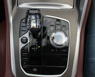 Vermietung BMW X6. Premium, Crossover Fahrzeug zur Miete in VAE ✓ Kaution Einzahlung von 2500 AED ✓ Versicherungsoptionen KFZ-HV.