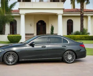 Mercedes-Benz C300 Coupe 2022 mit Antriebssystem Heckantrieb, verfügbar in Dubai.