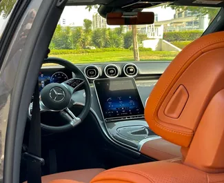 Frontansicht eines Mietwagens Mercedes-Benz C300 Coupe in Dubai, VAE ✓ Auto Nr.13312. ✓ Automatisch TM ✓ 0 Bewertungen.