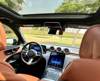 Vermietung Mercedes-Benz C300 Coupe. Premium, Luxus Fahrzeug zur Miete in VAE ✓ Kaution Einzahlung von 2500 AED ✓ Versicherungsoptionen KFZ-HV.