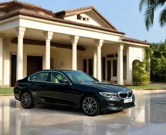 Vermietung BMW 330i. Komfort, Premium Fahrzeug zur Miete in VAE ✓ Kaution Einzahlung von 2500 AED ✓ Versicherungsoptionen KFZ-HV.