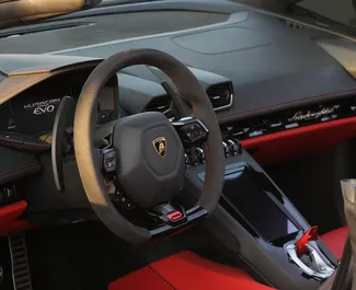Frontansicht eines Mietwagens Lamborghini Huracan in Dubai, VAE ✓ Auto Nr.13472. ✓ Automatisch TM ✓ 0 Bewertungen.