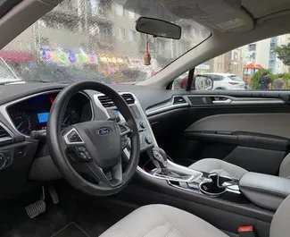 Benzin 2,5L Motor von Ford Fusion Sedan 2015 zur Miete in Tiflis.